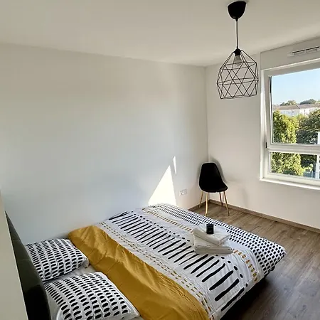 Cozy 4p Tram At Doorstep Daire